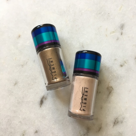 MAC Cosmetic Pigment in Naked - Picture 3 of 3